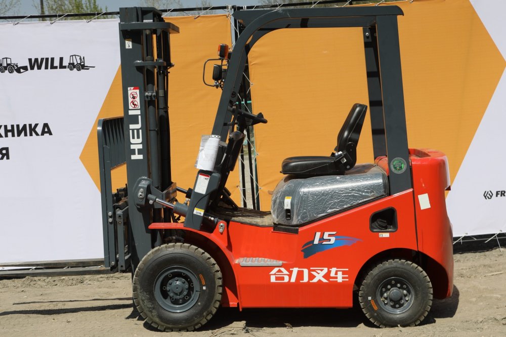 Вилочный погрузчик HELI CPCD15