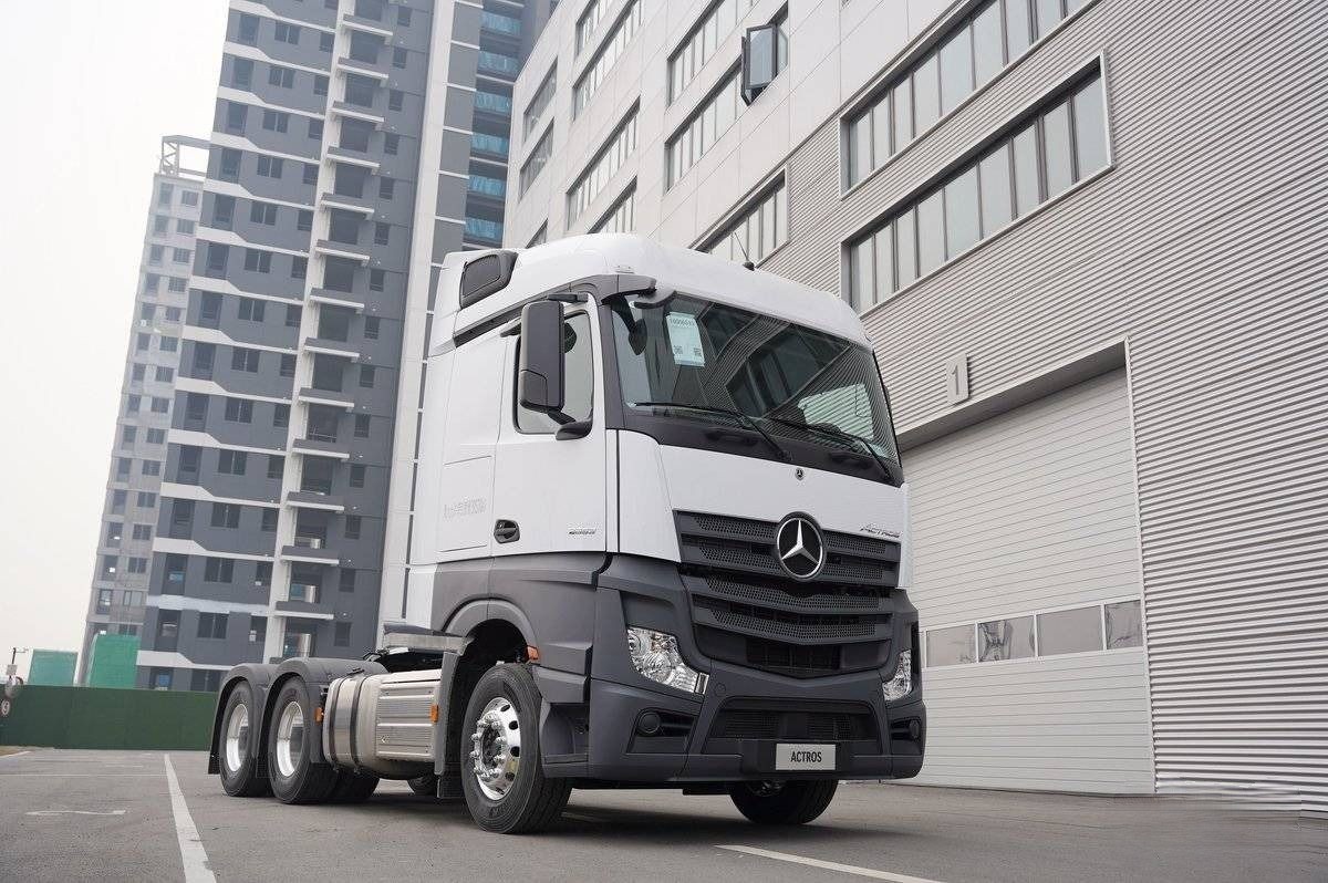 Седельный тягач Mercedes-Benz Actros 2653