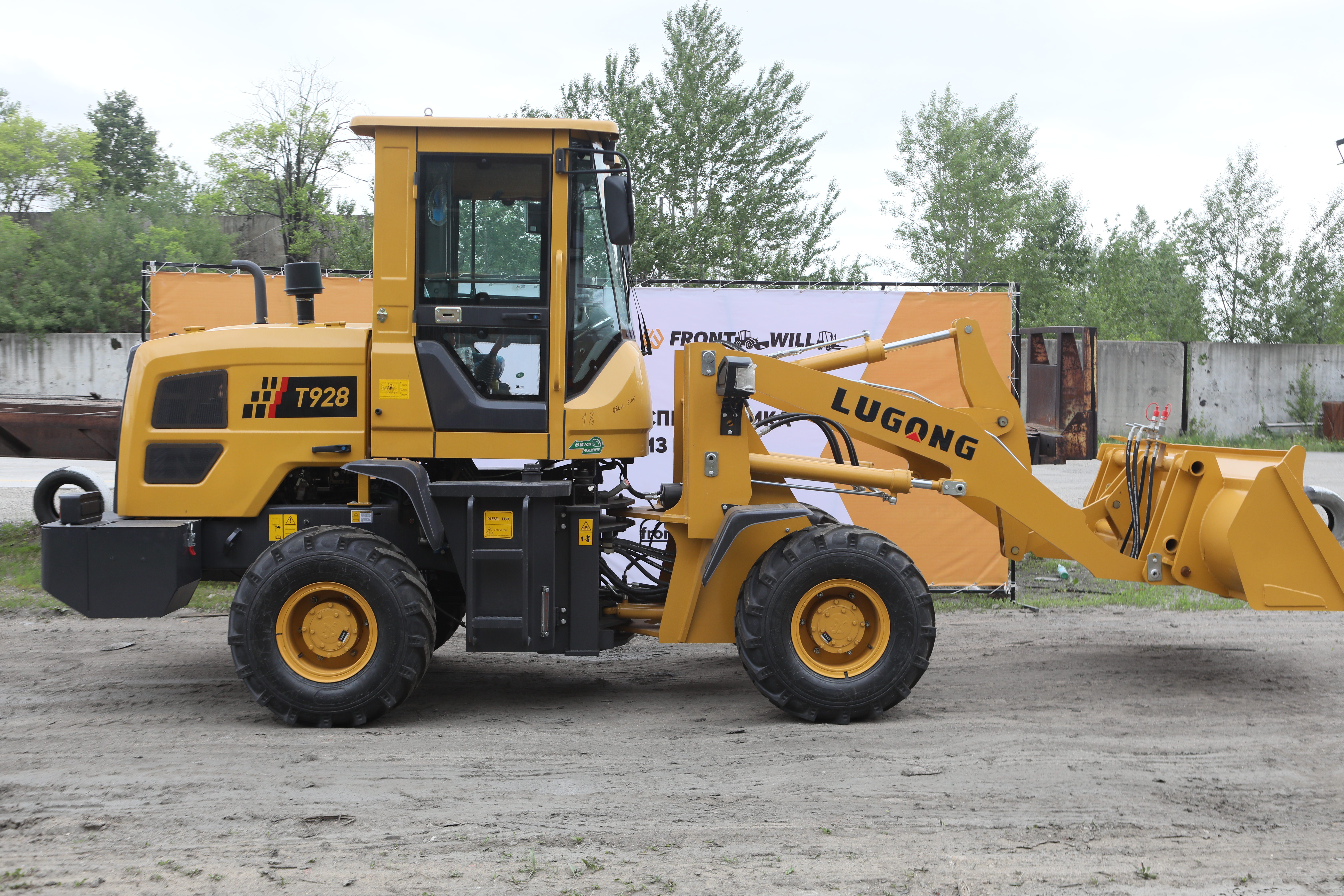 Поставка фронтального погрузчика Lugong T928