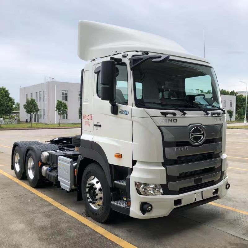 Седельный тягач Hino 700 6х4