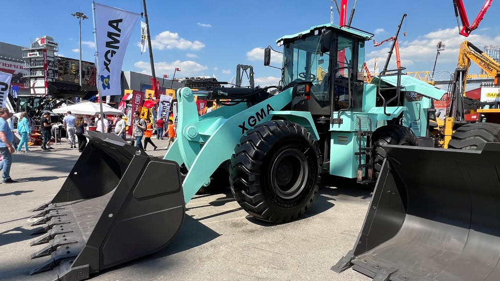 Электрический фронтальный погрузчик XGMA XG 958 EV: экологичность и производительность в одном флаконе