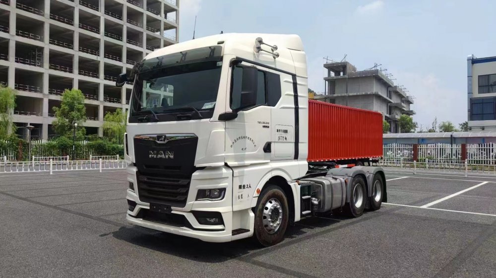 Седельный тягач MAN TGX28.510 6x2-2 BLS