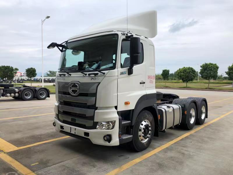 Седельный тягач Hino 700 6х4