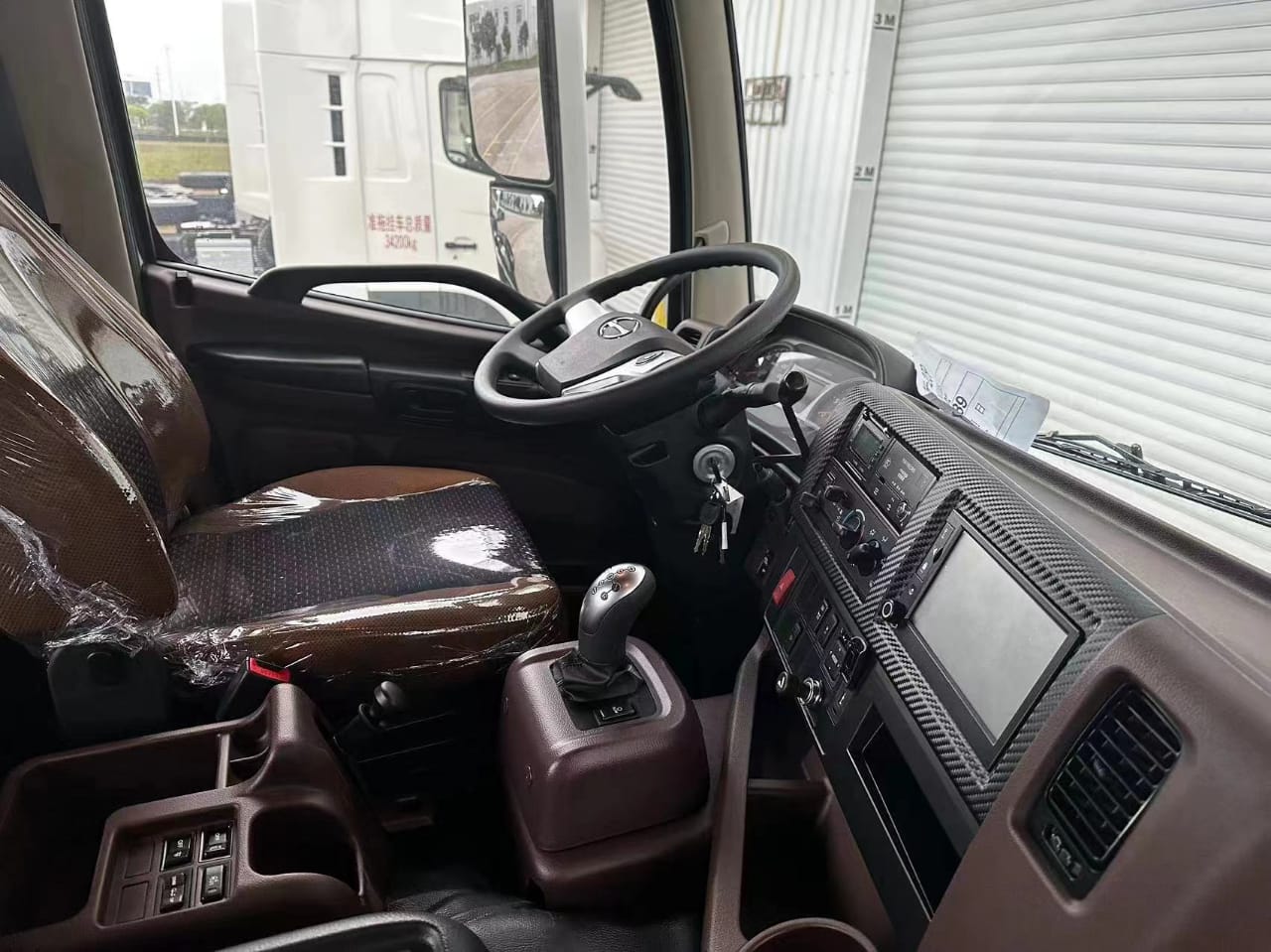 Седельный тягач Hino 700 6х4