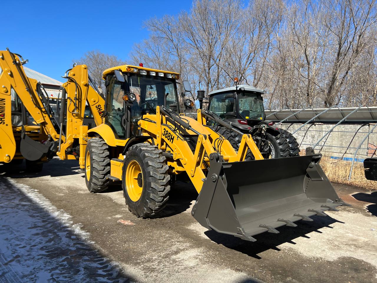 Экскаватор-погрузчик равноколесный  SHANMON 388H комплектация стандарт