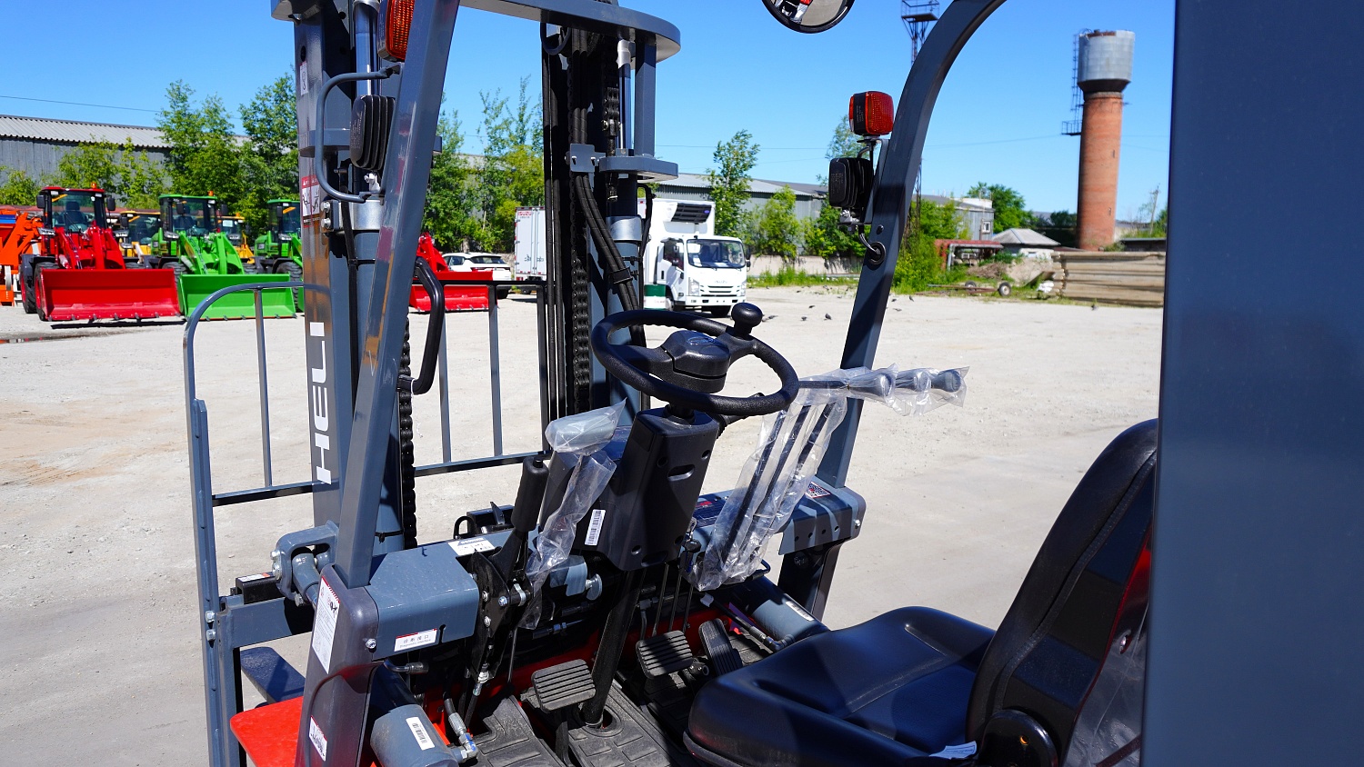 Вилочный погрузчик Heli CPCD35: универсальный помощник для складов