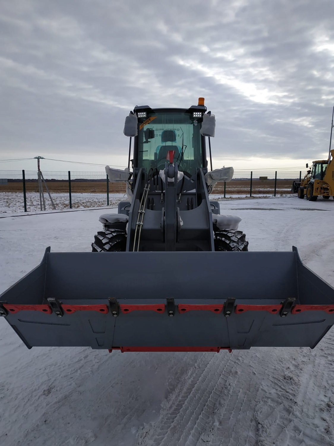 В продажу поступил фронтальный погрузчик lugong lg 938