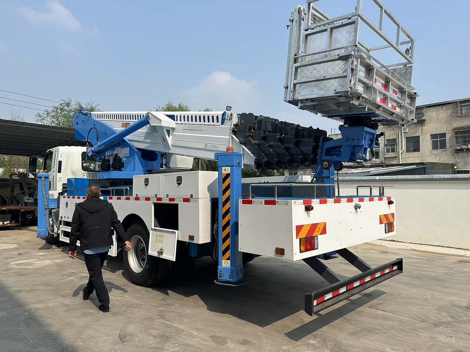 Автовышки Isuzu: надежность и эффективность на высоте