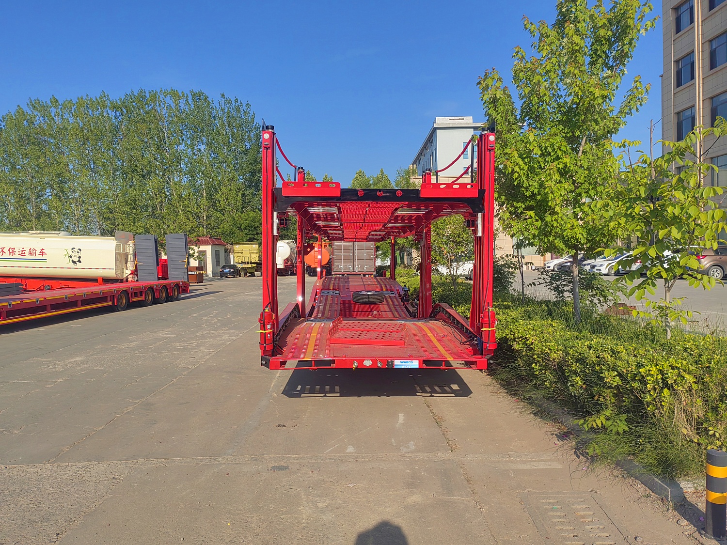 Полуприцепы-автовозы: ключ к эффективной перевозке автомобилей