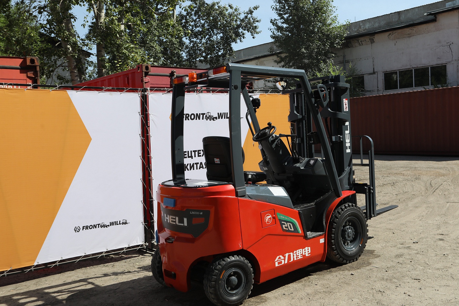 Преимущества электрических вилочных погрузчиков 