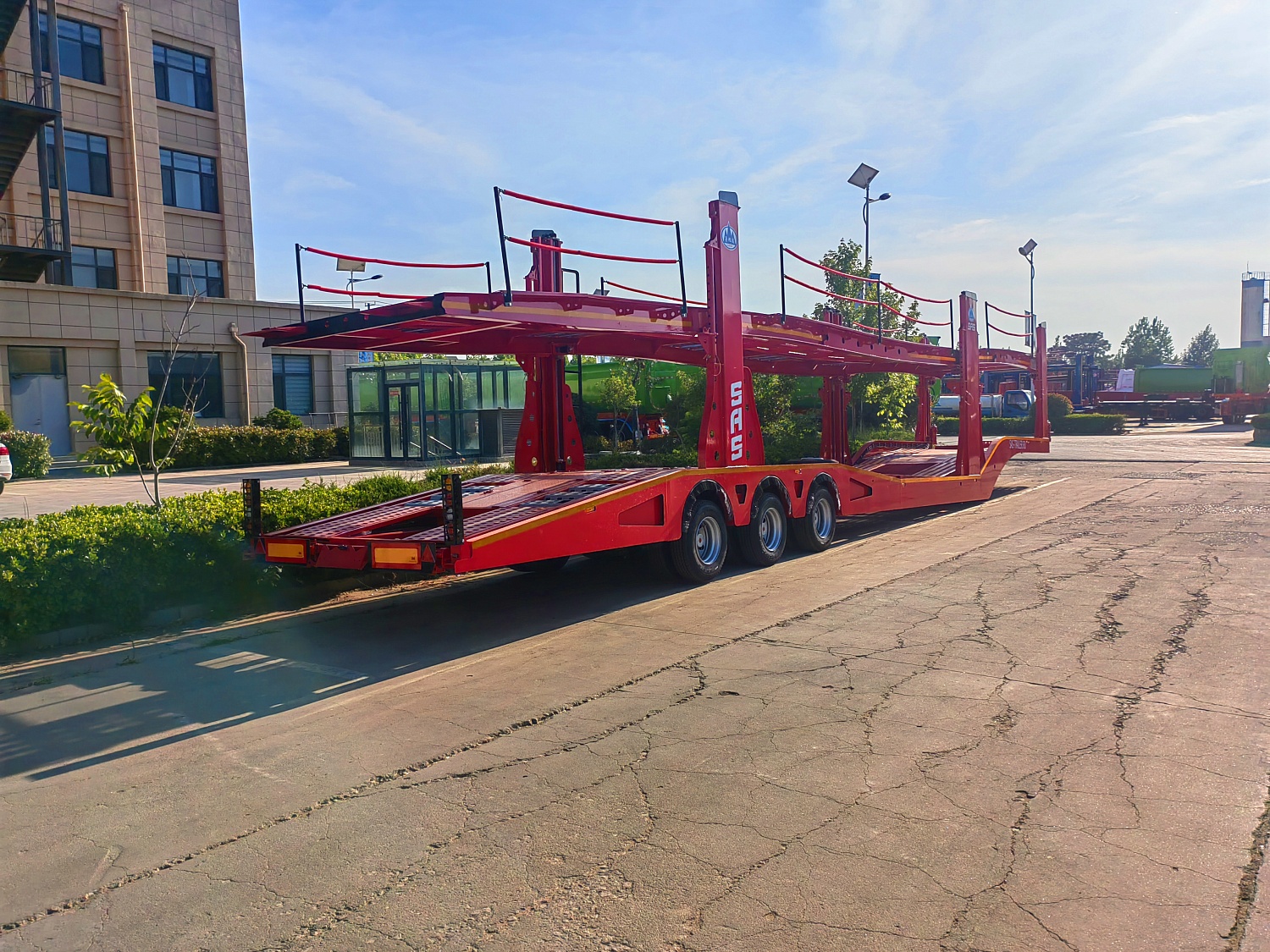 Полуприцепы-автовозы: ключ к эффективной перевозке автомобилей