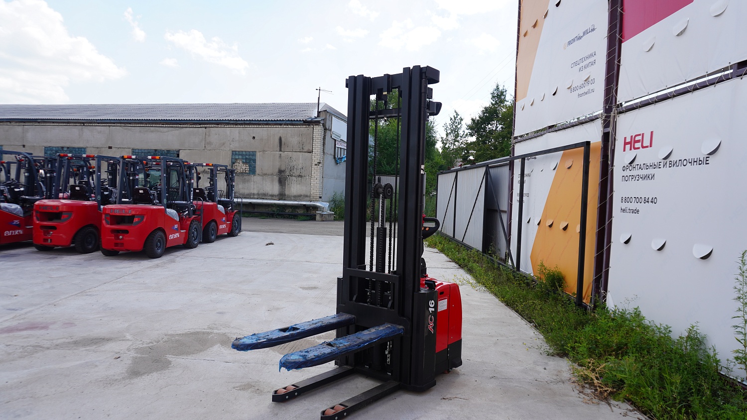 Электрические штабелеры: революция в складской логистике