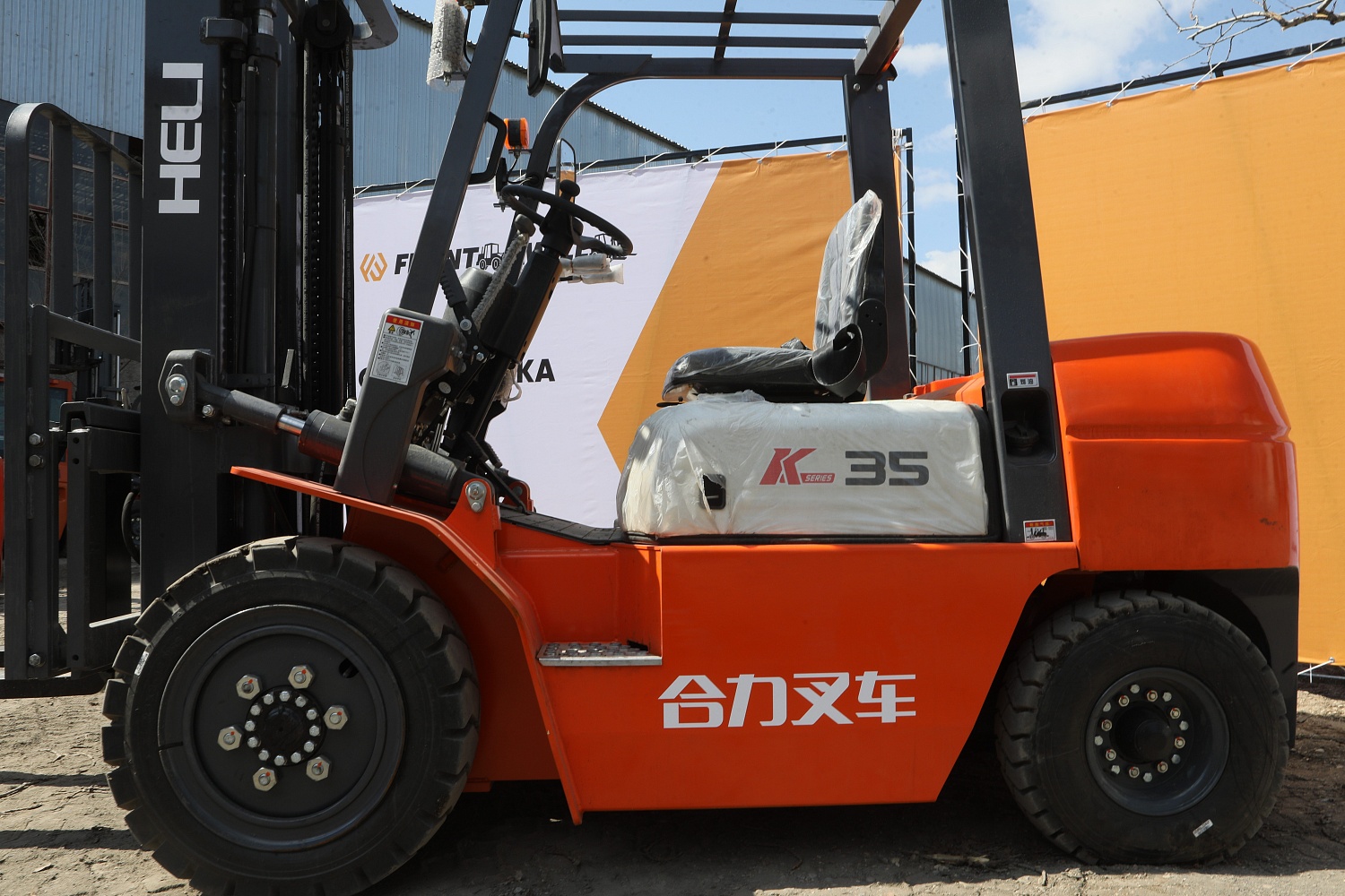 Вилочный погрузчик HELI CPQD35