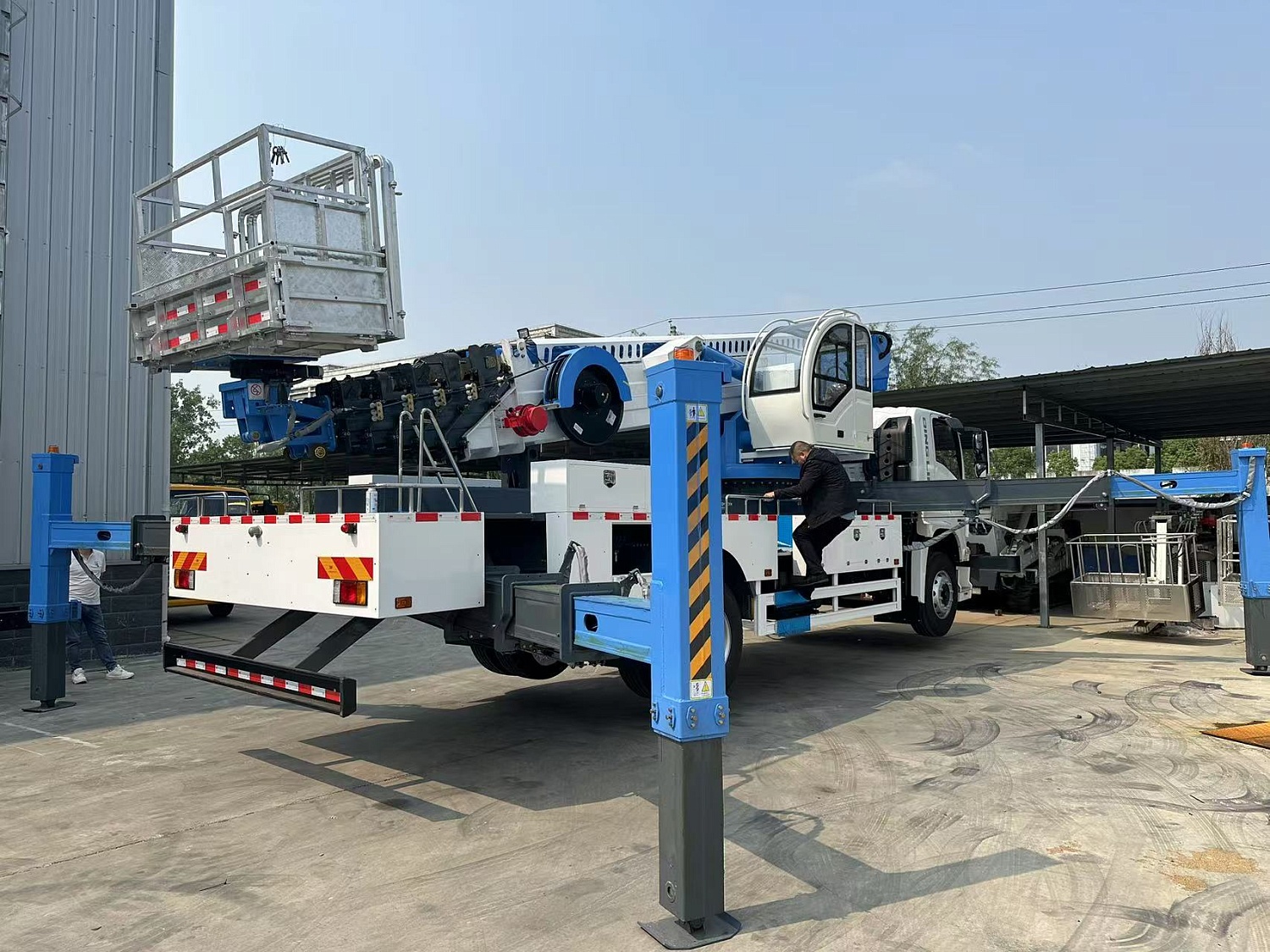 Автовышки Isuzu: надежность и эффективность на высоте