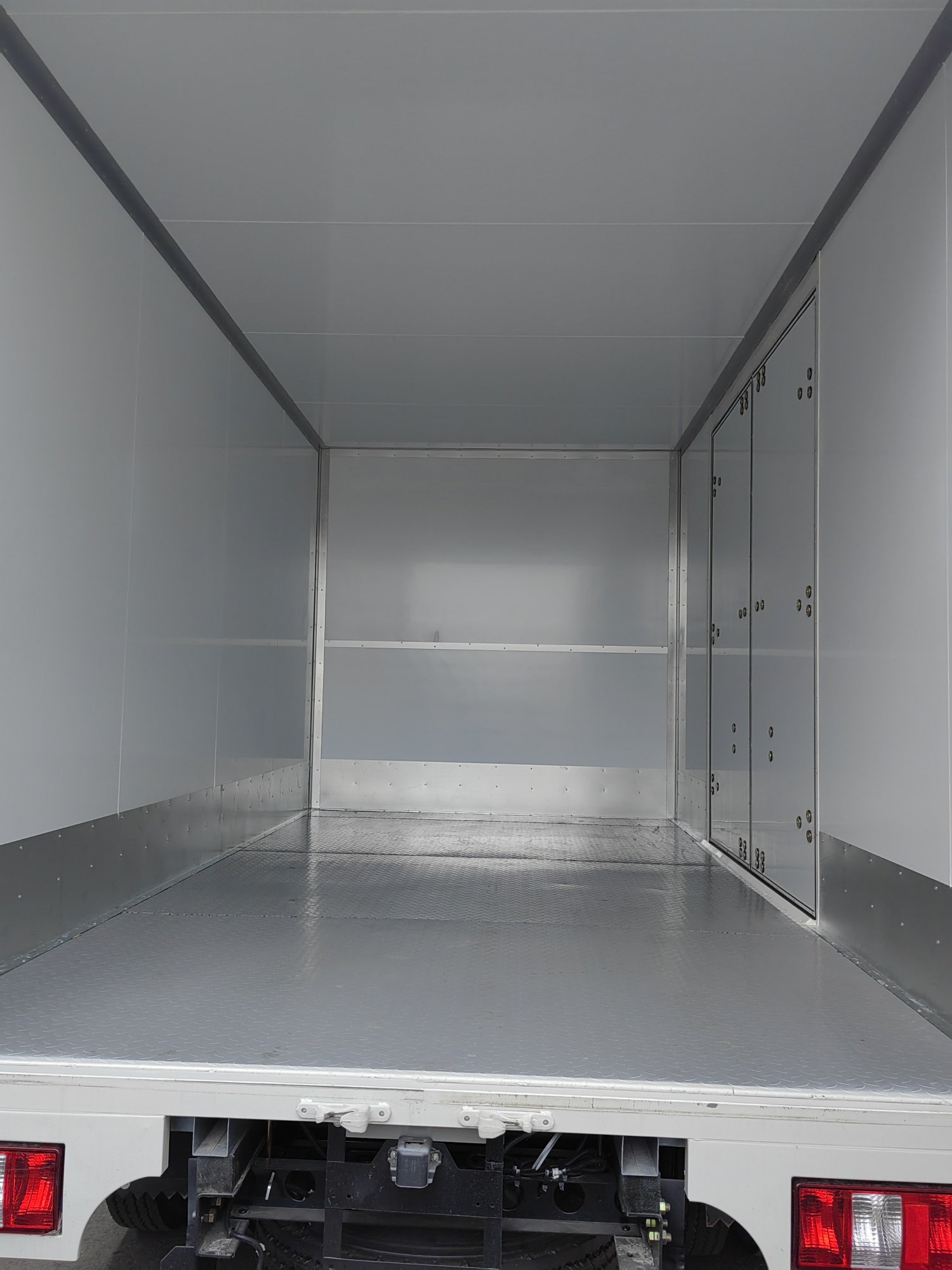 Изотермический фургон ISUZU 1.6 тонн