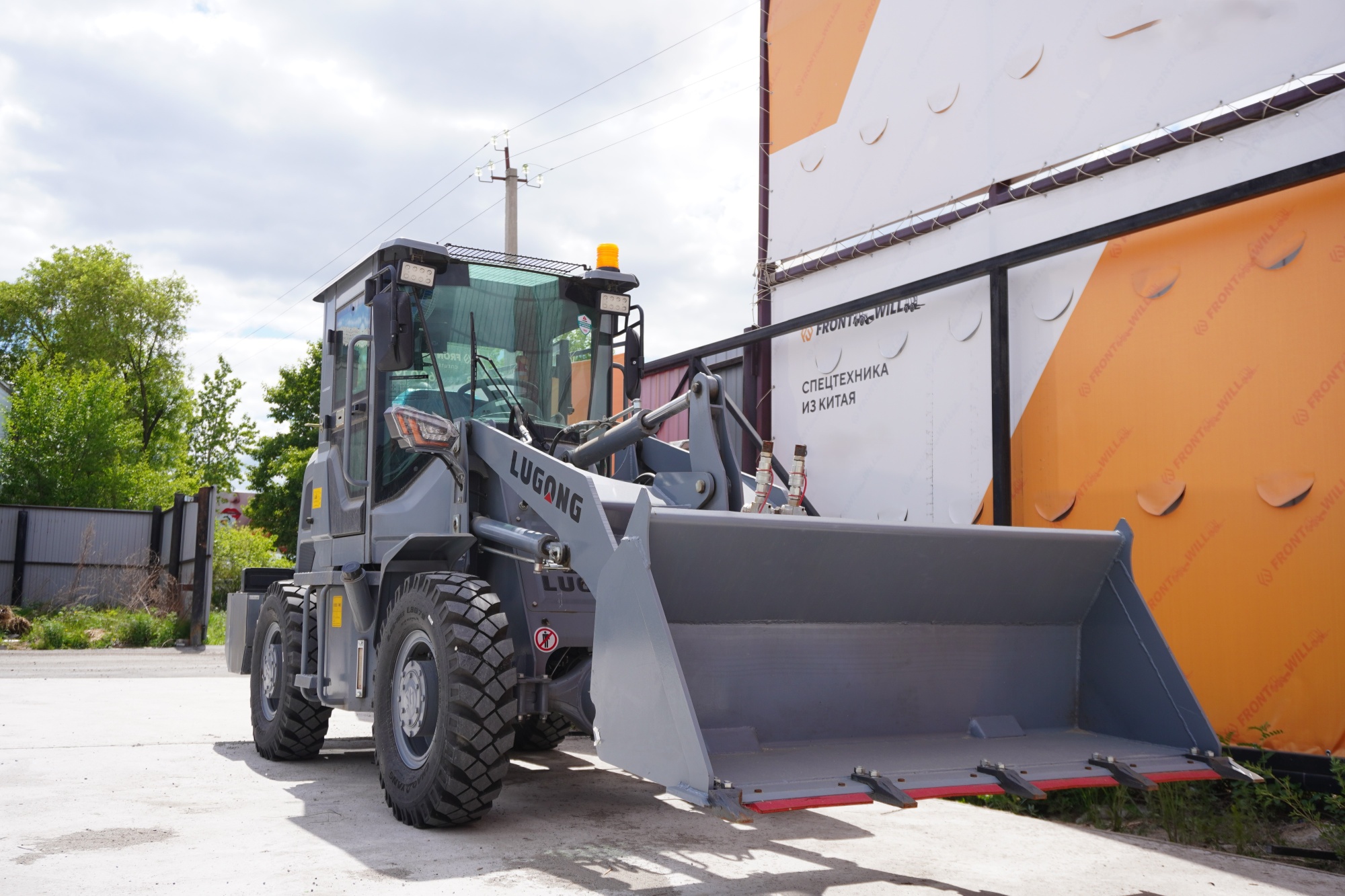 Фронтальный погрузчик  Lugong Т916