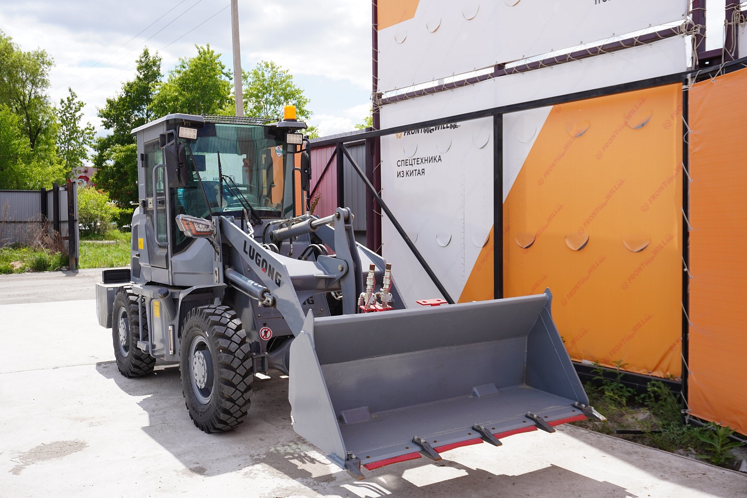 Фронтальный погрузчик Lugong T916: компактное решение для сложных задач