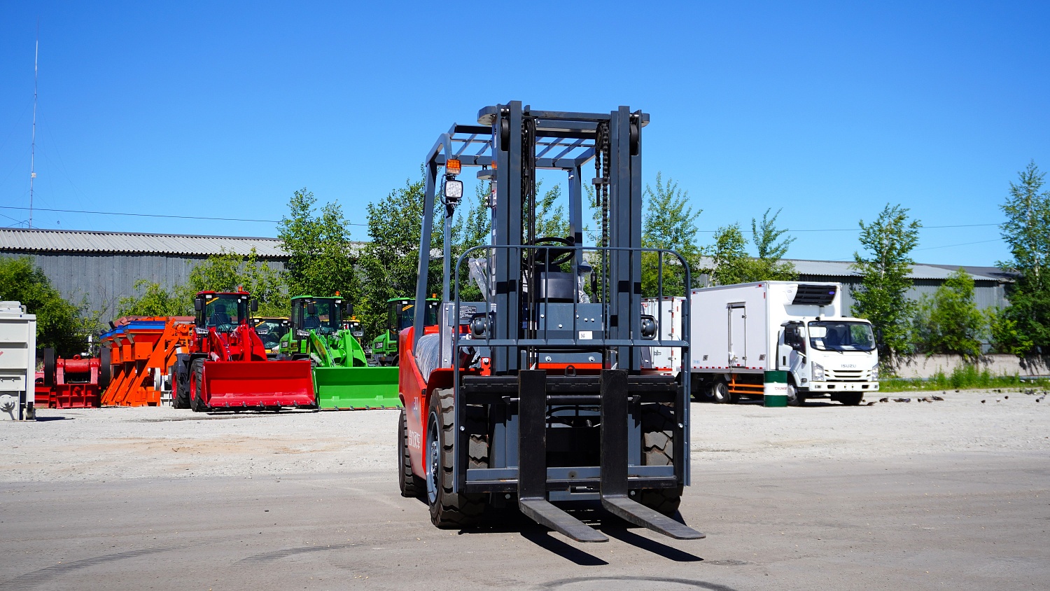 Вилочный погрузчик Heli CPCD30: надежный партнер для сложных задач