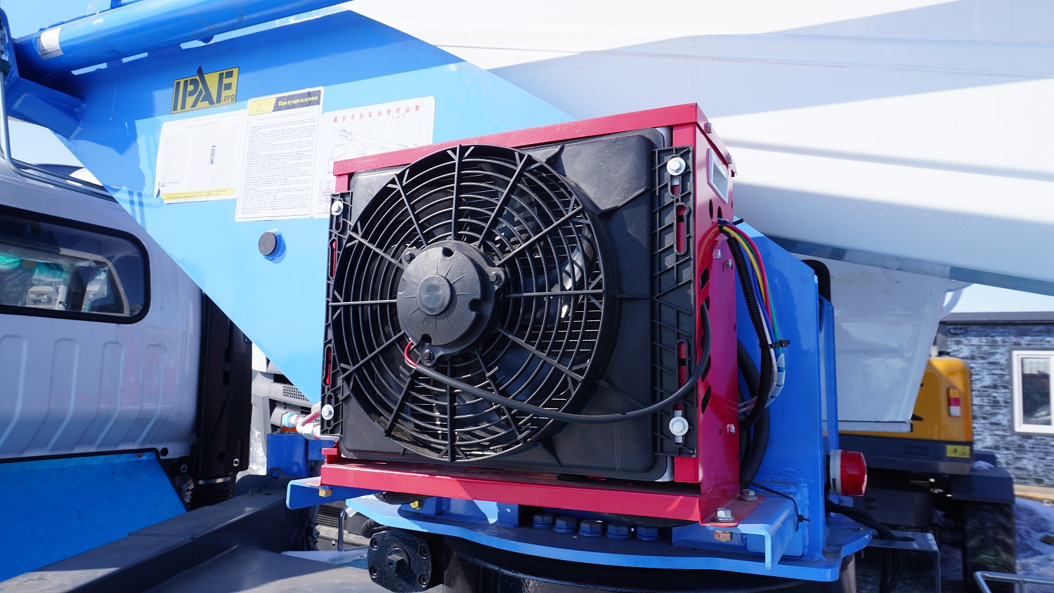 Автовышка Isuzu ELF KV100 30 метров