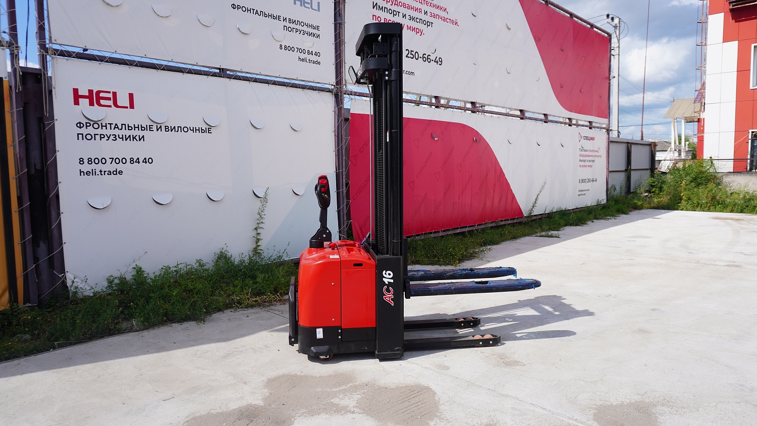 Электрические штабелеры: революция в складской логистике