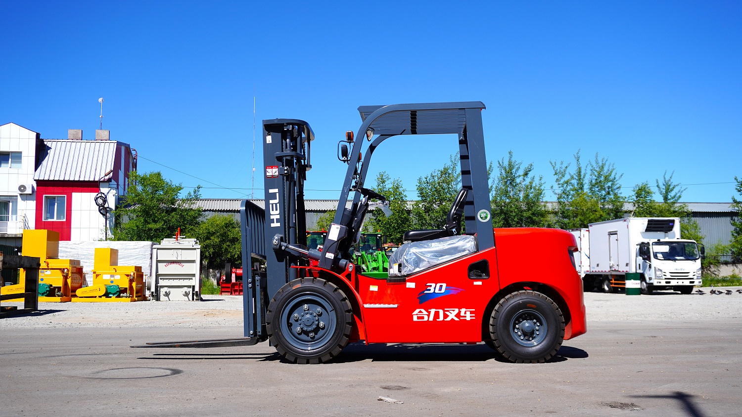 Вилочный погрузчик Heli CPCD30: надежный партнер для сложных задач