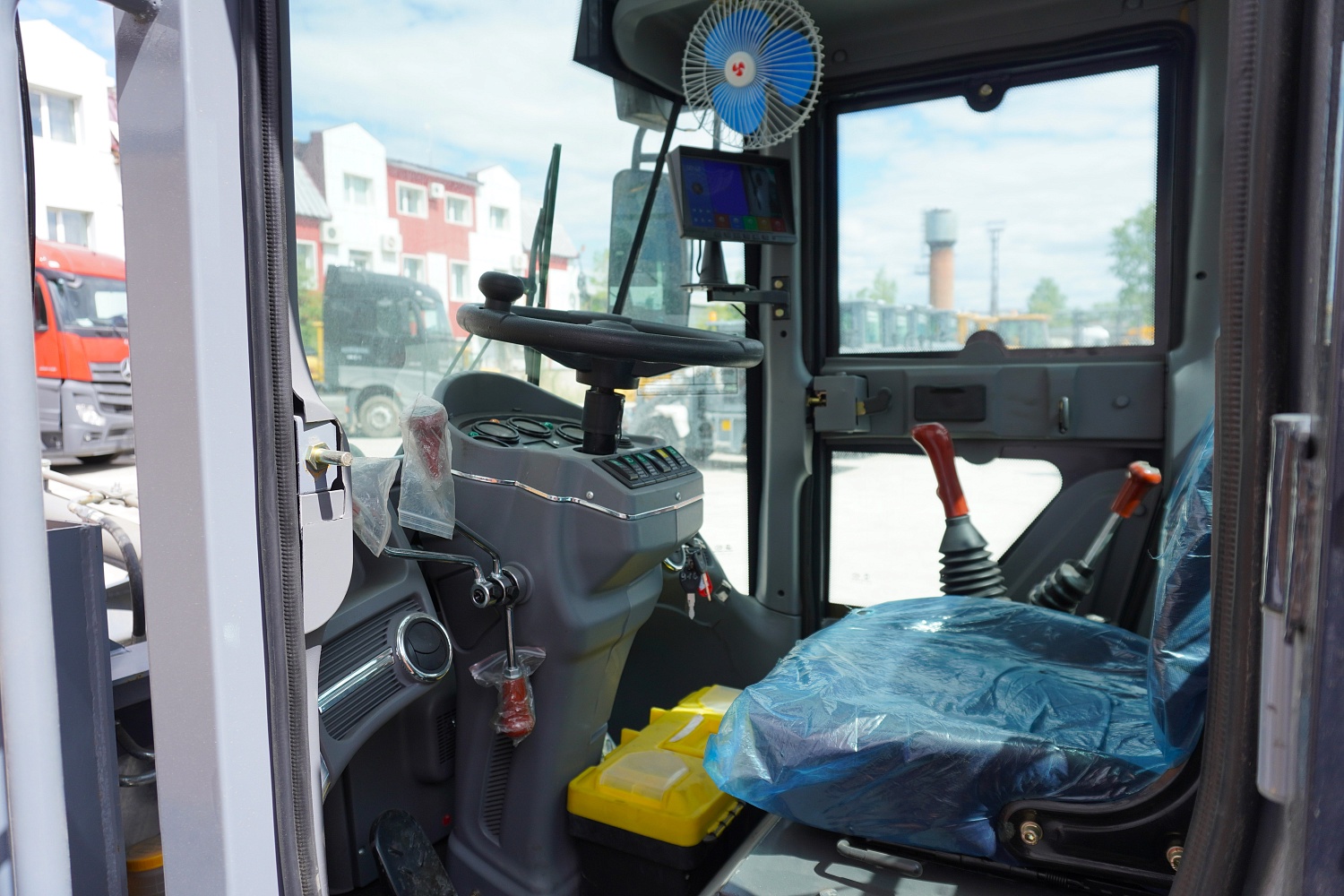 Фронтальный погрузчик Lugong T916: компактное решение для сложных задач