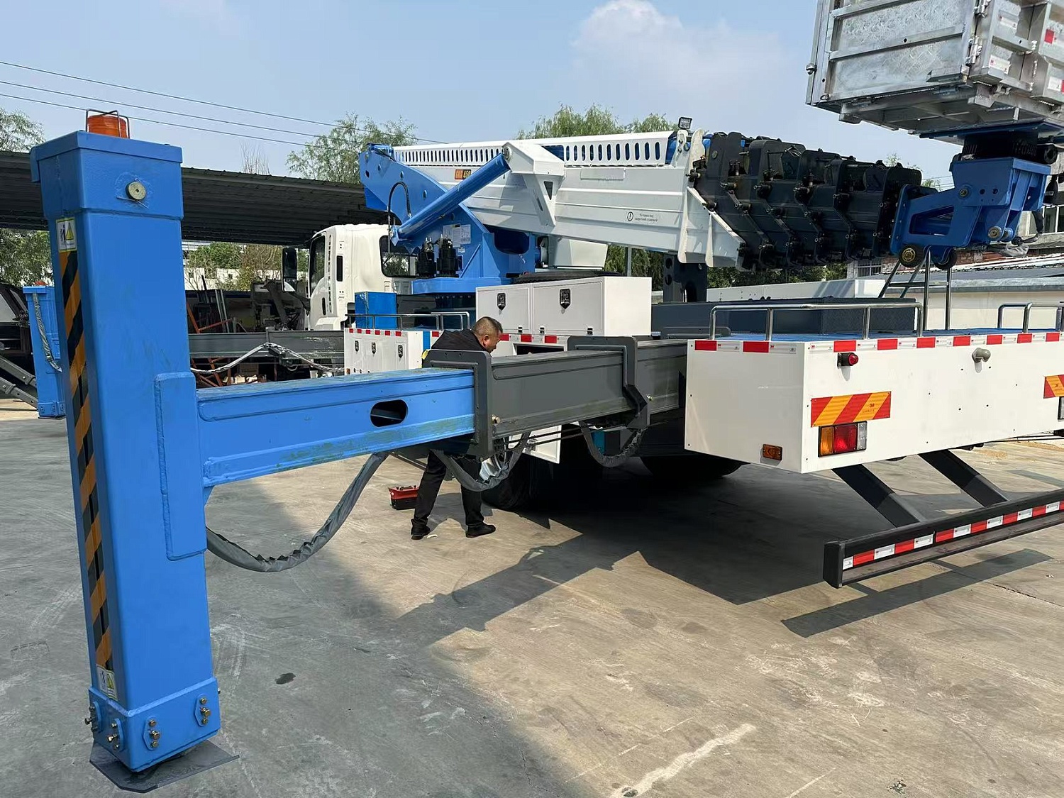 Автовышки Isuzu: надежность и эффективность на высоте