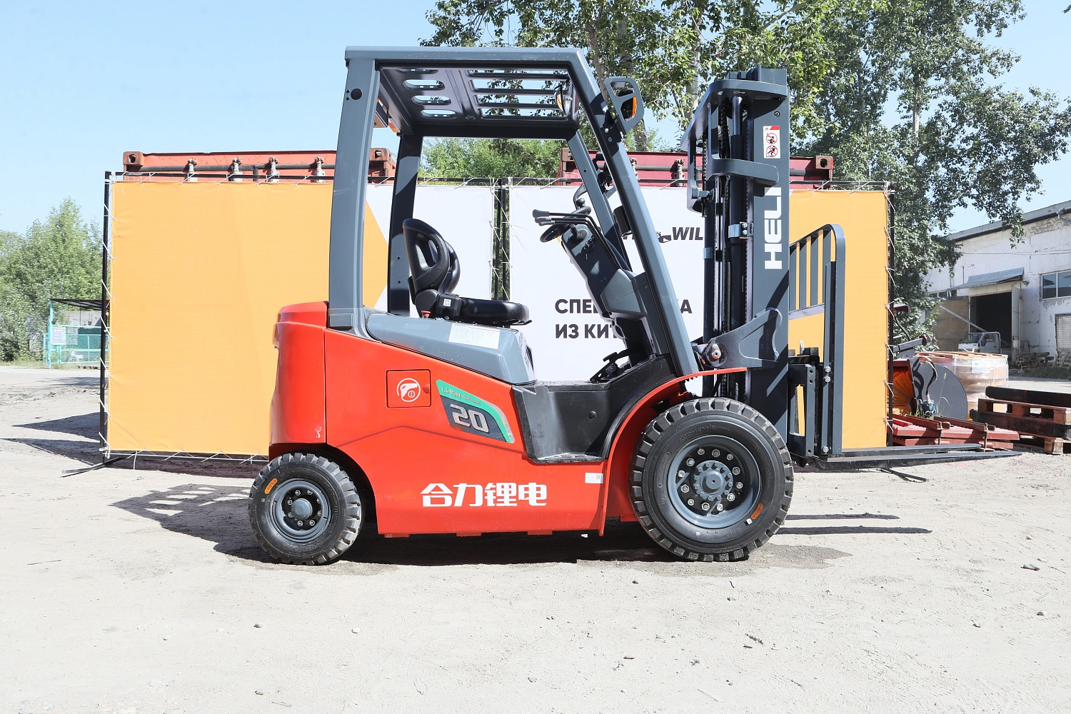 Преимущества электрических вилочных погрузчиков 