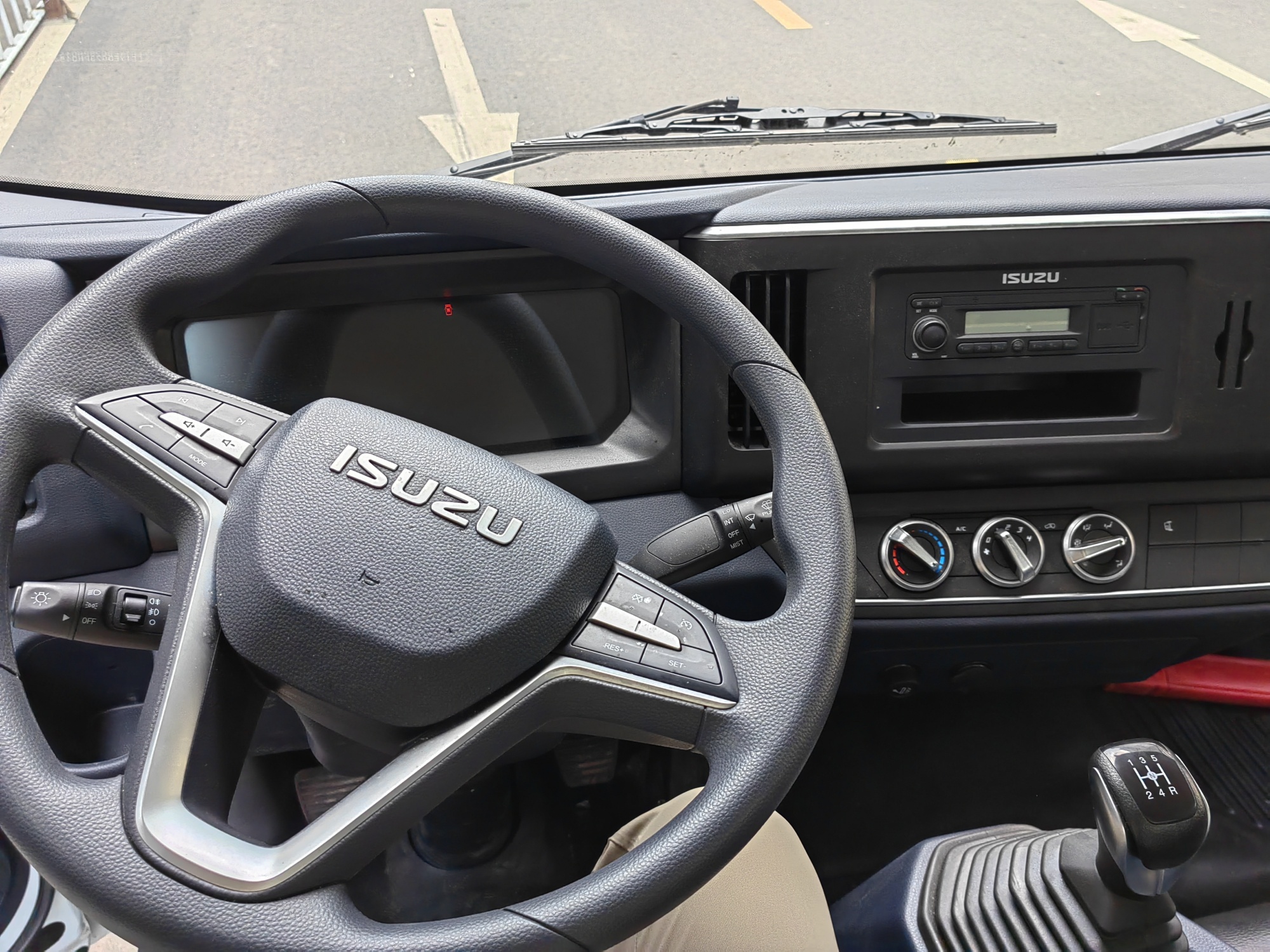 Изотермический фургон ISUZU 1.6 тонн