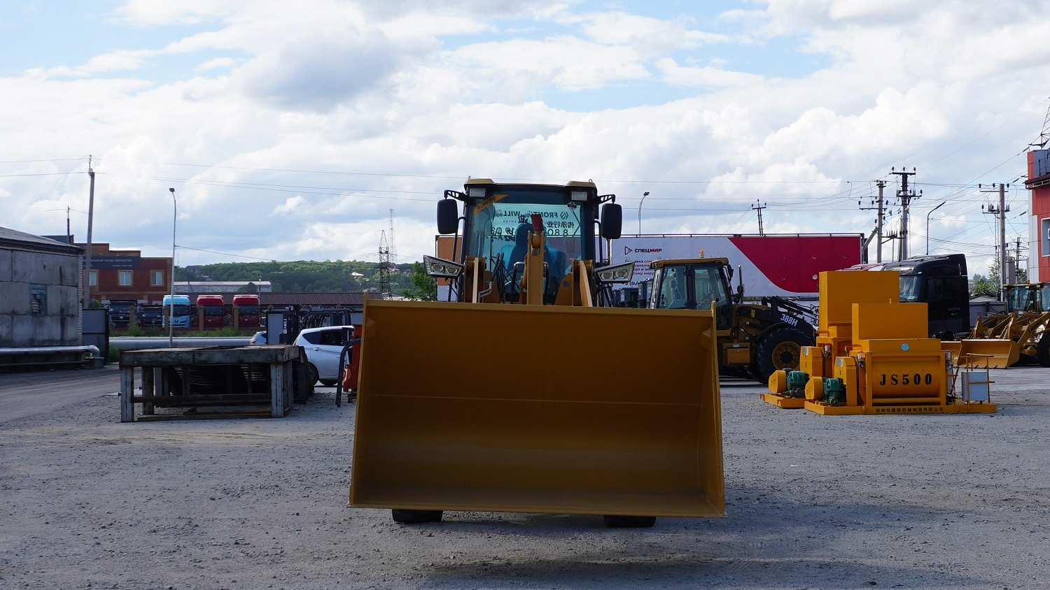 Фронтальный погрузчик Lugong LG938: универсальный помощник для российских реалий