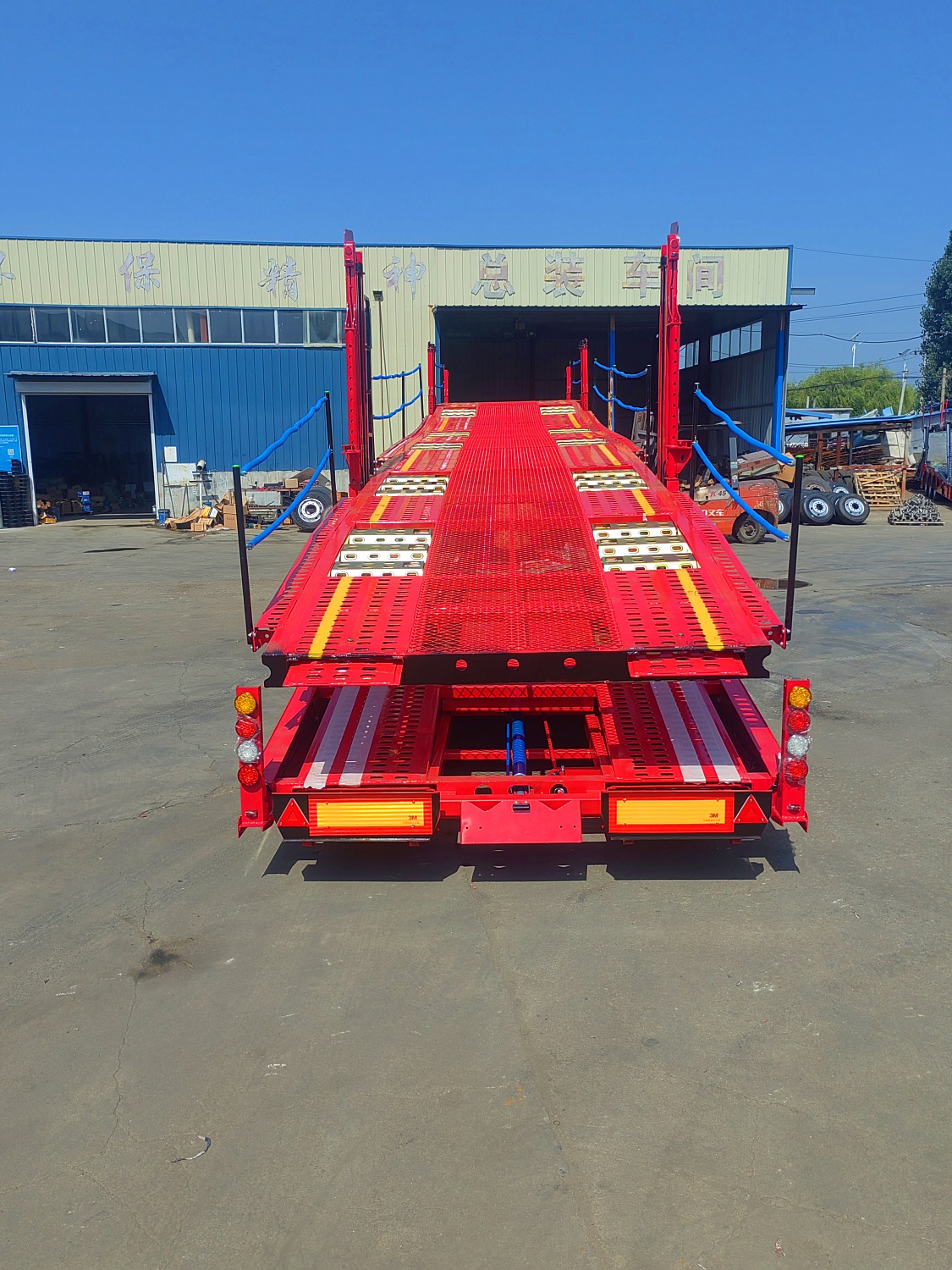 Полуприцепы-автовозы: ключ к эффективной перевозке автомобилей