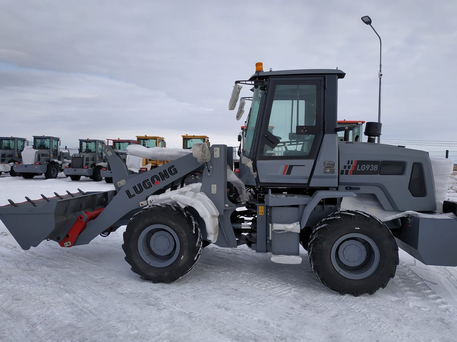 В продажу поступил фронтальный погрузчик lugong lg 938