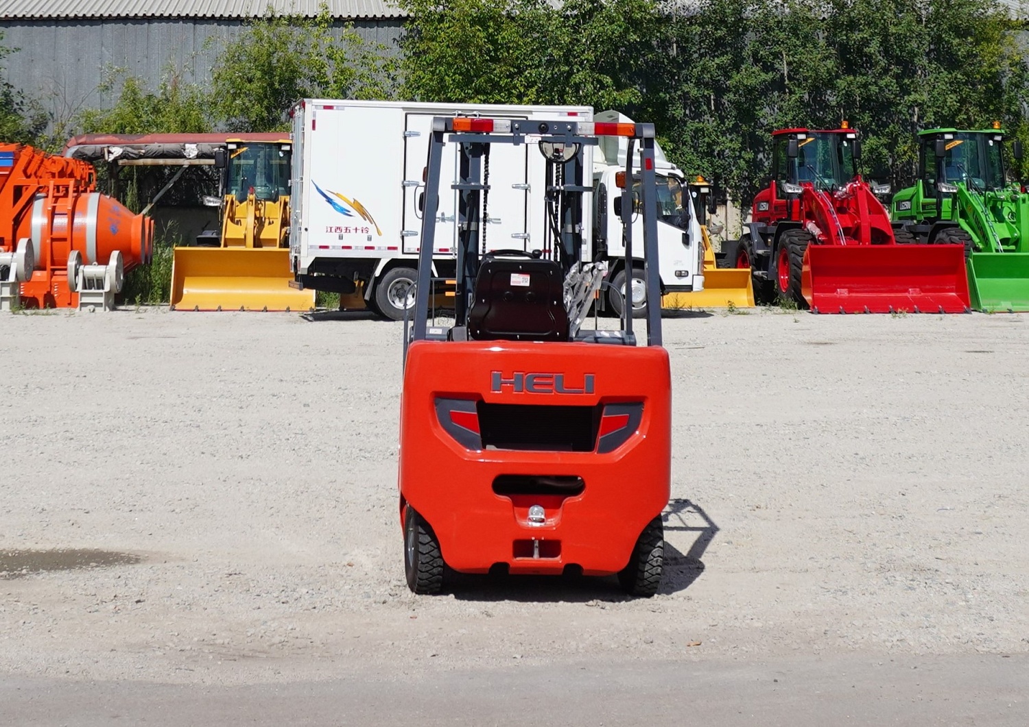 Вилочный погрузчик Heli CPCD15: компактный труженик для современных складов