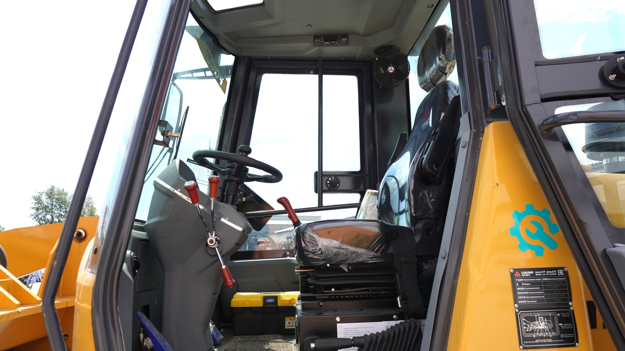 Фронтальный погрузчик  Lugong LG938