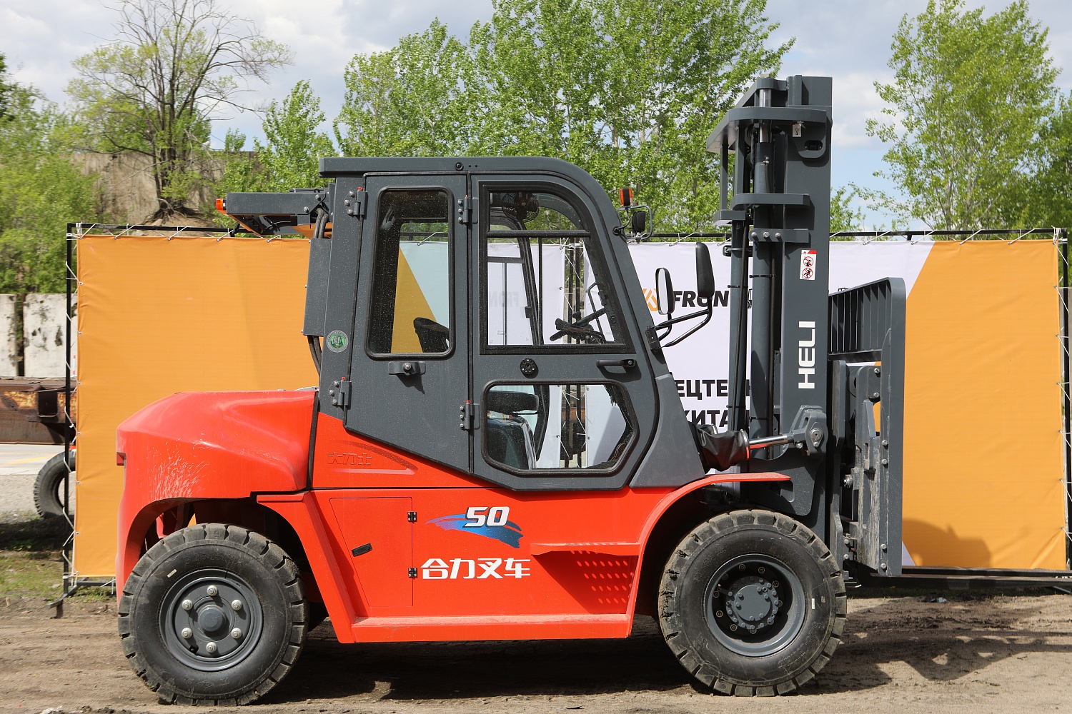 Преимущества и недостатки вилочных погрузчиков Heli